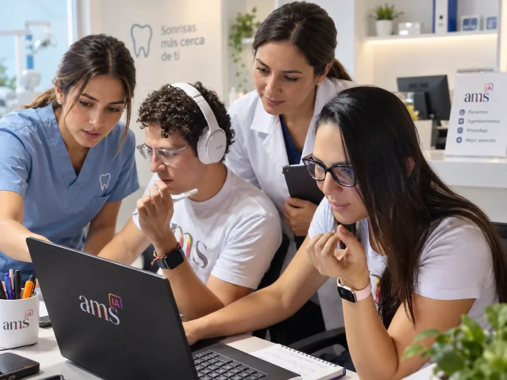 Equipo de ams IA y profesionales de una clínica odontológica revisando juntos la atención y el agendamiento de pacientes por WhatsApp